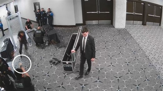 CNN video analysis: Gunman raised shotgun as he stormed security at press dinner