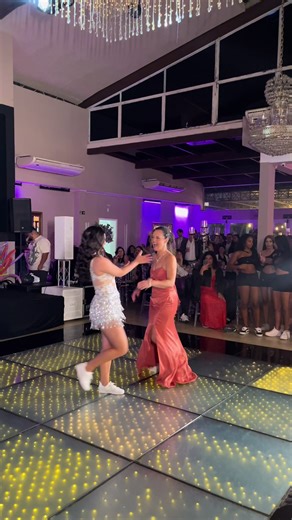 Abertura da Pista de Dança na Festa de XV Anos