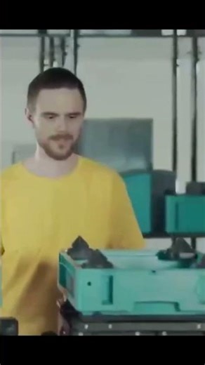 This Warehouse Robot That Climbs Walls & Ceilings!