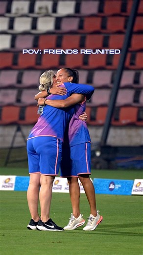 𝗕𝗼𝗻𝗱𝗲𝗱 𝗮𝘀 𝗢𝗻𝗲 𝗙𝗮𝗺𝗶𝗹𝘆 💙 #AaliRe #MumbaiIndians #TATAWPL | Mumbai Indians