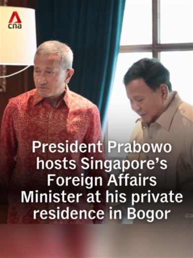 Indonesian President Prabowo Subianto hosted Singapore’s Minister for Foreign Affairs Vivian Balakrishnan and Minister of State for Foreign Affairs Zhulkarnain Abdul Rahim at his private residence in Hambalang, Bogor, on Wednesday (Oct 28). The closed-door meeting took place following a request by Dr Balakrishnan, who arrived in Jakarta on Tuesday, according to Indonesia’s Cabinet Secretary Teddy Indra Wijaya. #indonesianews #singapore #sgnews