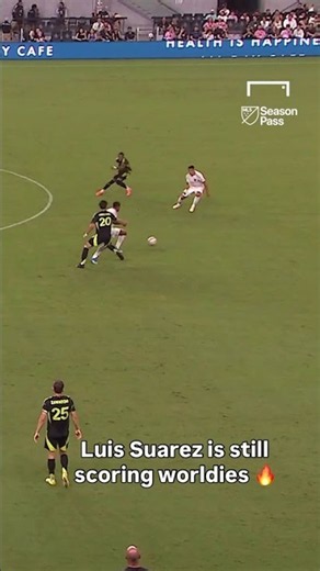 This Luis Suarez goal is insane 😱