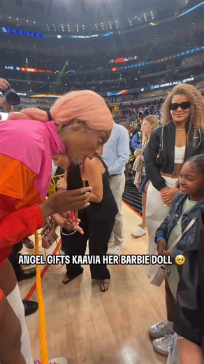 Sweet postgame moment between @Reese10Angel and DWade's daughter, Kaavia 🫶
