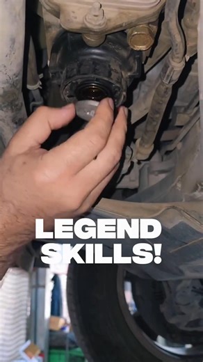 Watch a Master Mechanic Change Oil & Filter Perfectly #mechanictips #automobile