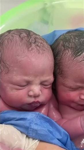twins baby first bath 🛁🛁 new born baby#subscribemychannel #youtubeshorts
