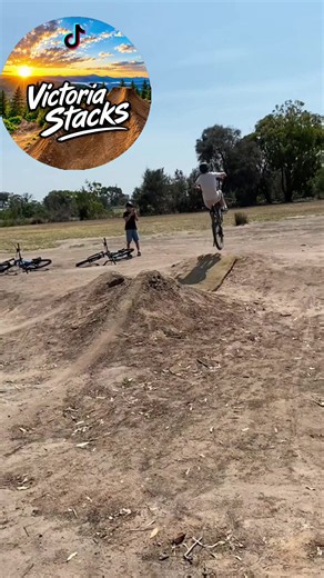 Funny loop by @Eli_Han12 #stacks #viralvideo #Victoria #mtbfail #fyp