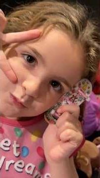 Navey unboxes her NEW Critter Cuteness Fingerboard