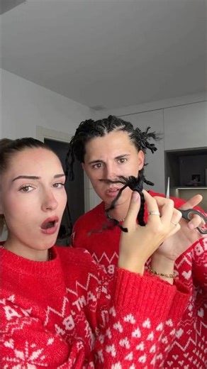 Le he cortado la trenza😂