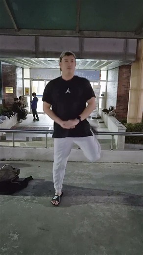 초등학교 조회대에서 ㅊ춤추다가 퇴근할께요#퇴근할께요#소연