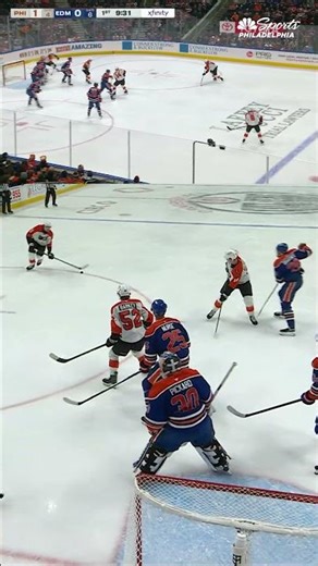 JUST SO MANY PUCKS ON NET... Then Sanheim finds the back of the net! 2-0 FLYERS 👏