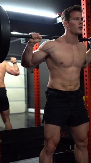 Squats =Therapy ☺️ @Michaeldean2.0 #legday #legs #squats #fitfam #creatine