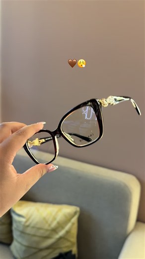 Lady's Glasses STI: what the sticker 🤎😮‍💨 might mean