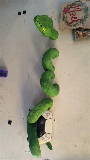 gaming holder tree python green