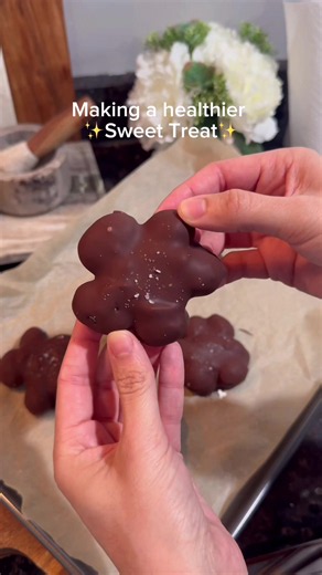 Easy Chocolate Grape Clusters: A Healthy Sweet Treat 🍫🍇