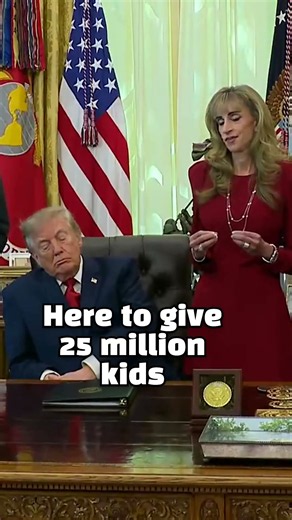 A 'reptilian' showed up in the White House. The internet lost it.