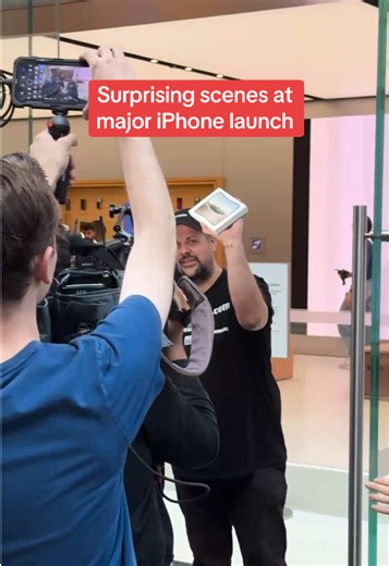 In the wake of the chaotic scenes at the launch of the iPhone 18, a much more subdued crowd waited outside Sydney CBD’s Apple Store this morning for the grand launch of its new $3500 iPhone Duo, the brand’s first foldable smartphone. #iphone #iphoneduo #launch #iphone18 #apple