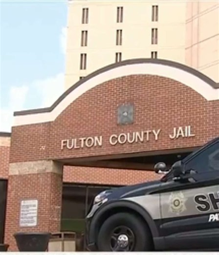 The Fulton County Sheriff’s Office says no inmates are currently sleeping on the ground at the Fulton County Jail on Rice Street, a facility that has faced years of overcrowding issues and is being monitored by the Department of Justice. Last month, the county reported 59 inmates were sleeping on temporary beds, known as boats, placed on the ground, according to a Sept. 16 county report. In August, the county reported 71 inmates were sleeping on these temporary beds. The county now reports zero 