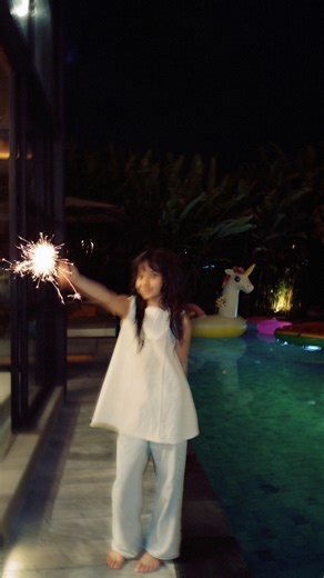 Gisella Anastasia on Instagram: "#dibuangsayang 😂 keceriaan manggung di malam taun baru ala ala gempi dan shaffa 😂"