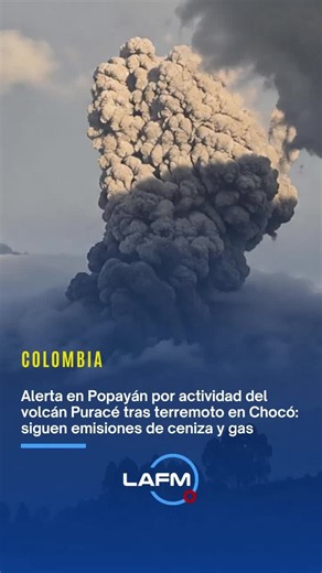 #Actualidad | 🔴 El volcán Puracé continúa con actividad inestable y registró una nueva emisión de ceniza y gases que afectó la visibilidad y provocó caída de material particulado en sectores de Puracé y Popayán. ✈️ Debido a la caída de ceniza, fueron suspendidas las operaciones del aeropuerto Guillermo León Valencia de Popayán. Además, las emisiones y la actividad sísmica asociada al volcán mantienen en alerta a los organismos de gestión del riesgo. ⚠️ La alerta naranja se mantiene en la cadena