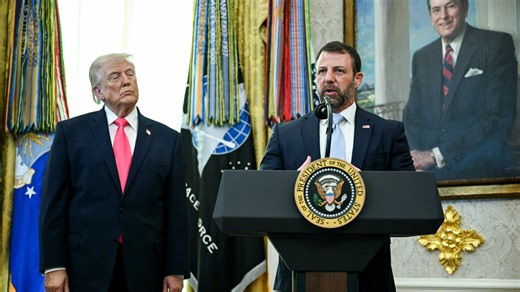 20 estados presentan una demanda para bloquear una norma del Gobierno de Trump que dificultaría a los inmigrantes la obtención de visados y tarjetas de residencia