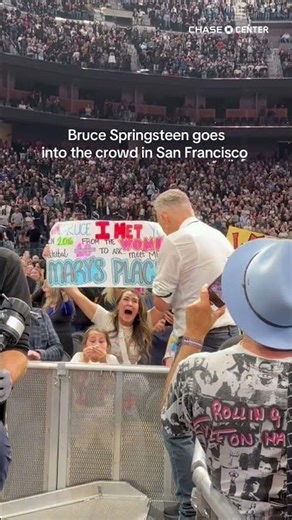 Bruce Springsteen goes into the crowd in SF to greet his fans 👋