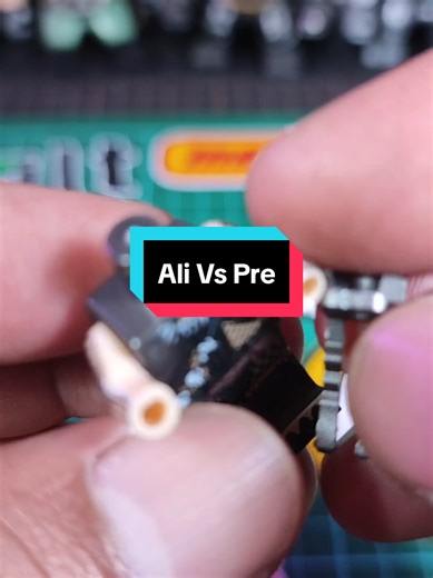 Alien Vs Predator Minifigures Review