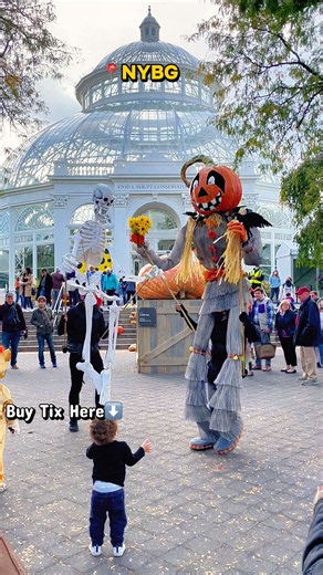 🌟Click the link in the video to buy your discounted tickets for 28% OFF exclusively thru TikTok via Viator! Pay only $25.29! ✨ 🍁Fall at the New York Botanical Garden is pure magic! Wander through beautiful gardens bursting with autumn color, enjoy seasonal displays and explore everything NYBG has to offer this October. 🌻🎃🍂 plus new this year is their Dia De Muertos Celebration! Come check out the beautiful displays honoring this tradition! It’s the perfect NYC fall outing for families, natu