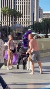 Fake Vegas showgirls get mad when you don't tip | Police BodyCam Reaction