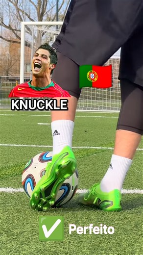 How to Shoot a Knuckleball Like Cristiano Ronaldo 🤯⚽ #Ronaldo #FootballTips #Shorts