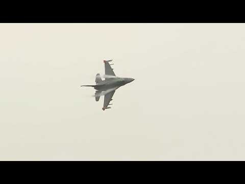 Chicago Air and Water Show kicks off after weather delay, drawing thousands to North Avenue Beach