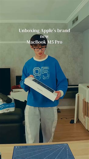 Apple/苹果AI笔记本/2025款MacBookPro14英寸M5(10+10核)32G 1T深空黑色笔记本电脑MJ3D4CH/A