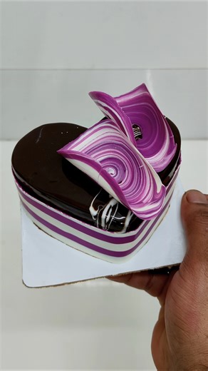 mini heart shape chocolate cake decorating ideas #heartshapecake #minicake #shorts #ytshorts #viral