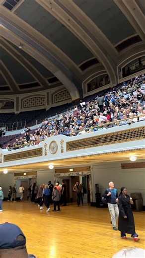 Crowds fill Cleveland Public Auditorium for Obama rally