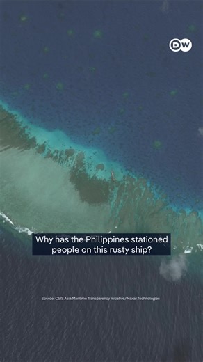 China and the Philippines regularly clash in the South China Sea, one of the world’s most disputed waters. One major flashpoint: a rusting navy ship. | DW News