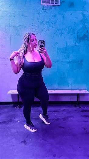 Vanessa Arianna on Instagram: "Today’s leg day looks a little different, doesn’t it?! I decided to check out @core24gym in downtown Greenville, SC. Since losing 30+ lbs the past few winter months, I’d been wanting a change of scenery. Will this replace my regular gym? Let’s weigh out the Pros and Cons… Pros: • TONS of equipment that my regular gym doesn’t have. • In a scenic downtown location where I could also go for a walk. • Friendly staff. It was the girl’s first week there and while she was