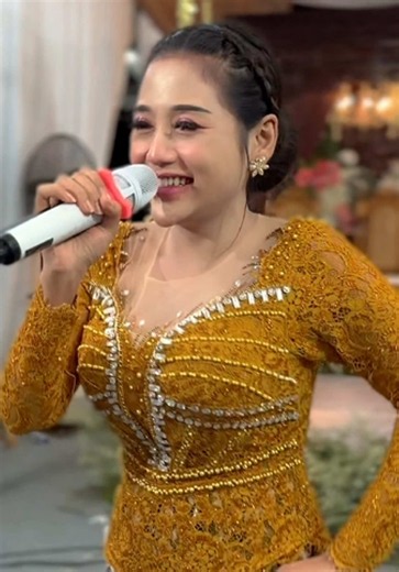 Perceraian Lara - ADMAJA MUSIC (Dina Demes)