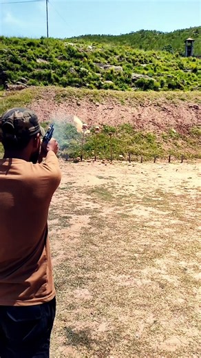 Beretta 92 FS 9mm shooting at target range #beretta92 #9mmpistol #teamberetta #competitionpistol