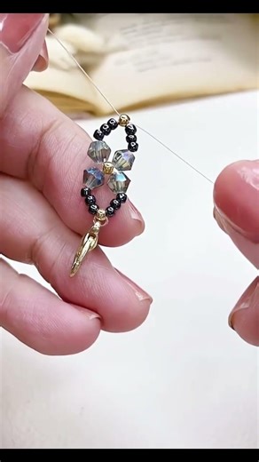 Mystery Elegance Bracelet DIY | Small Beads + Black Crystal + Pearl Weave ✨ #jewelrymaking #diy