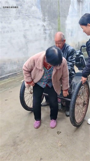 The old guy was left dumbfounded! #FunnyVideo #Unexpected