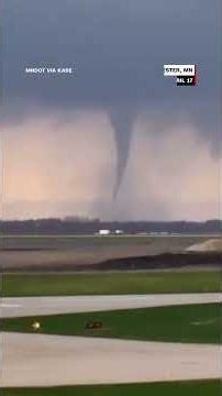 Minnesota tornado captured on traffic cam