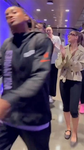 Golden State Valkyries get hyped before running onto court