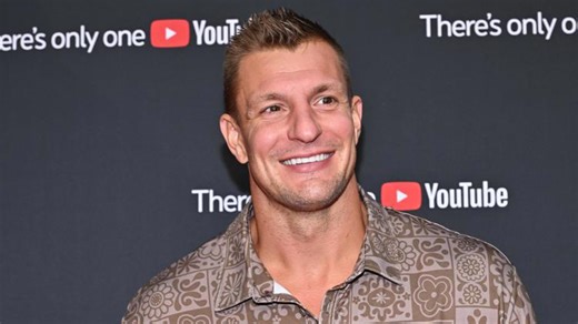 Gronkowski shows his Sabres pride during Game 2 interview