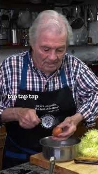 Jacques Pépin: How to make a “oeuf mollet” or jammy egg 🥚