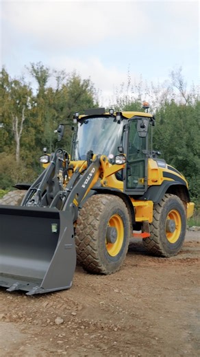 What operators appreciate with the Volvo L50H: ⭐ High-speed version up to 50 km/h ⭐ Smart Drive Mode Selector with work and travel modes (including eco) ⭐ Adjustable rim pull for fuel and tire savings ⭐ Optional hand speed limiter for precision ⭐ 100% diff locks for reliable traction ⭐ Quick and safe attachment changes ⭐ Multiple control options for ergonomic operation | Volvo Construction Equipment - Europe, Middle East and Africa