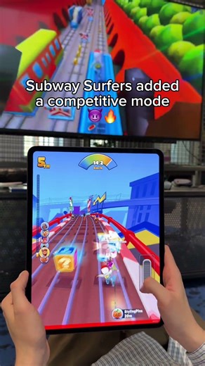 play against other surfers in Subway Surfers Showdown