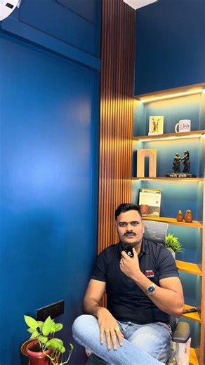 HashMap: Fast, non-synchronized, allows one null key. Hashtable: Thread-safe, synchronized, no null.