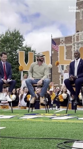 Riley Green picks Alabama over Tennessee ahead of their rivalry matchup #rileygreen