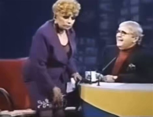 Eu estou muito Dercy Gonçalves hoje.Me deixa, 🤣🤣🤣 ver os petistas se lascando e os puxa-saco dependendo da votação intergalática pra ter cadeira, pra mim tem um gosto MA RA VI LHO SO 🤭 https://t.co/Sv4fe8UoZx