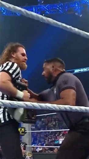 Sami Zayn has LOST THE PLOT!!! 🫢 #SmackDown