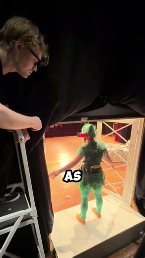 The Secret Behind the Characters’ Flying Scene on Stage!